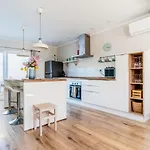 Windmill Escape - Onda Townhouse By Lisbeyond *