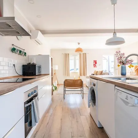 Windmill Escape - Onda Townhouse By Lisbeyond * 오데세시